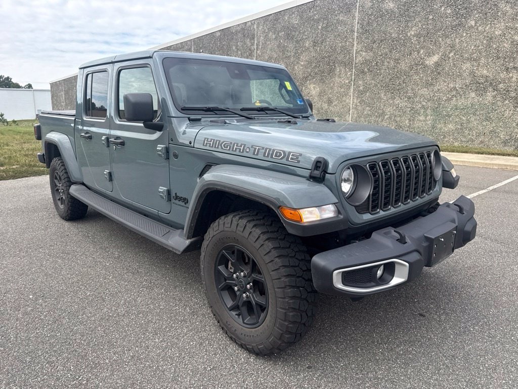 Used 2025 Jeep Gladiator Sport Truck Crew Cab