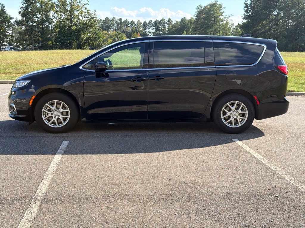 Used 2025 Chrysler Pacifica Select Minivan/Van