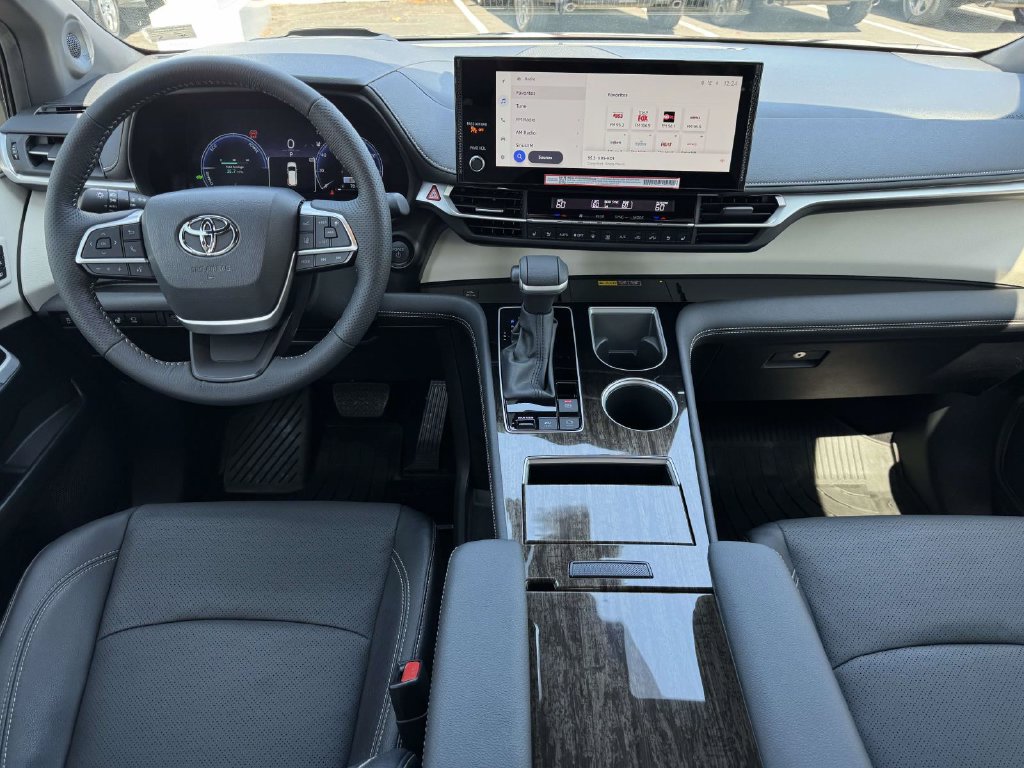 Used 2025 Toyota Sienna Platinum Minivan/Van
