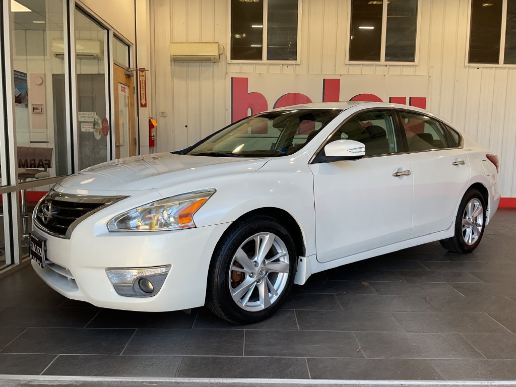 Used 2013 Nissan Altima Sedan SV with VIN 1N4AL3AP2DC914592 for sale in Farmville, VA