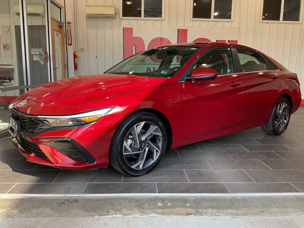 Used 2025 Hyundai Elantra SEL Convenience Sedan
