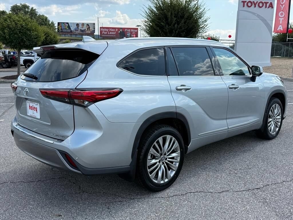Used 2023 Toyota Highlander L SUV