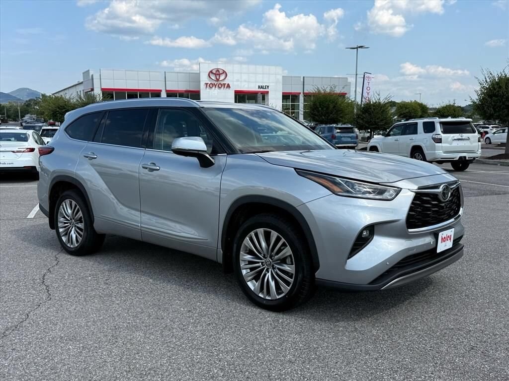 Used 2023 Toyota Highlander L SUV