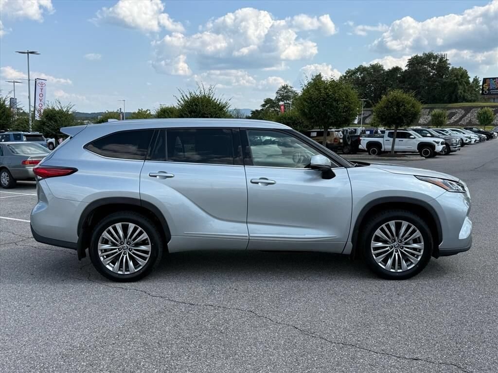 Used 2023 Toyota Highlander L SUV