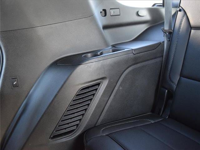 2024 GMC Yukon Denali - Photo 37