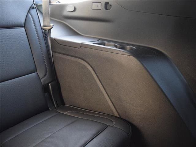 2024 GMC Yukon Denali - Photo 38