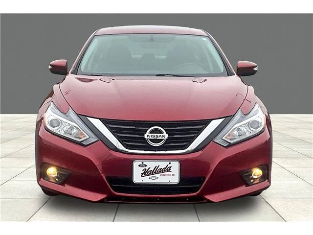 Used 2017 Nissan Altima SL with VIN 1N4AL3AP2HC128023 for sale in Dodgeville, WI