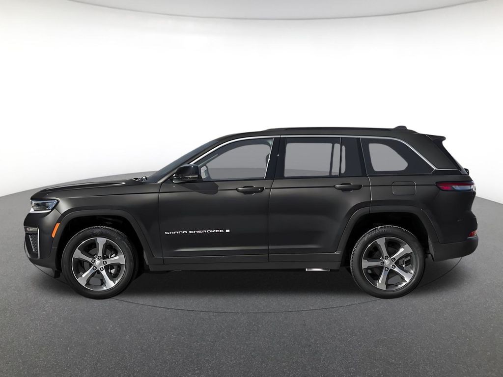 New 2026 Jeep Grand Cherokee Laredo Sport Utility