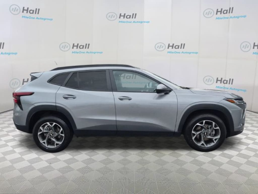 Used 2025 Chevrolet Trax LT SUV