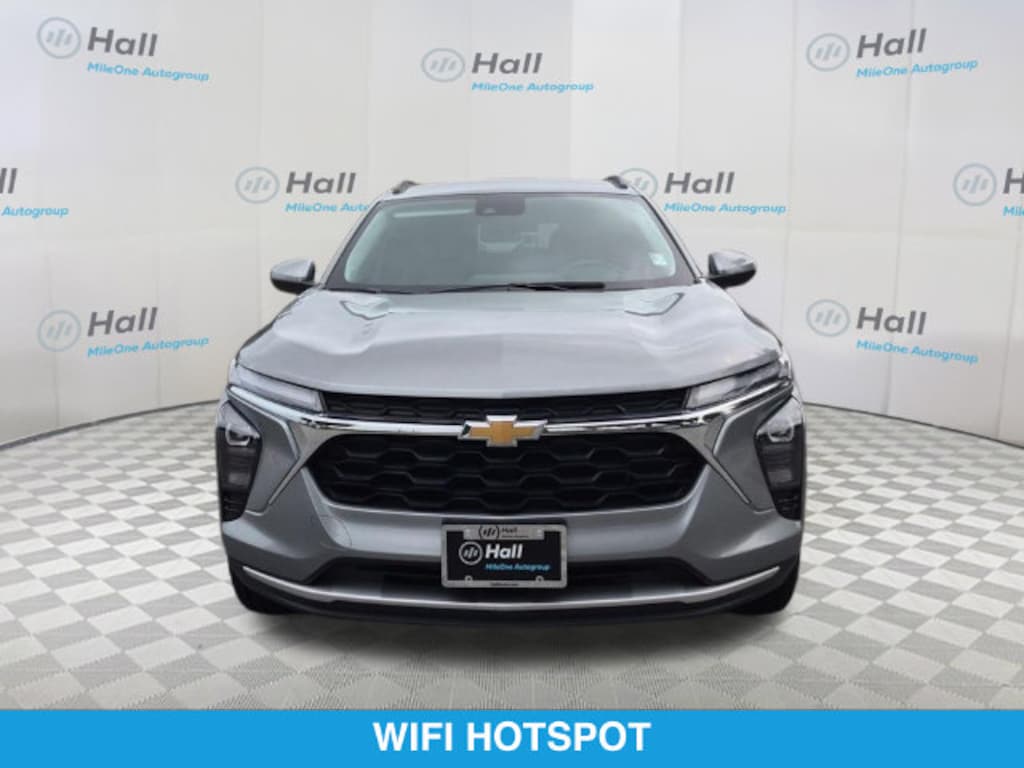 Used 2025 Chevrolet Trax LT SUV