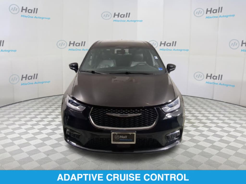 Used 2025 Chrysler Pacifica Select Minivan/Van