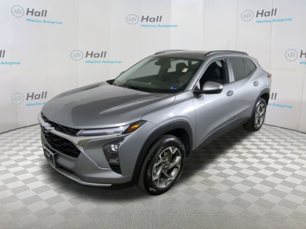 Used 2025 Chevrolet Trax LT SUV