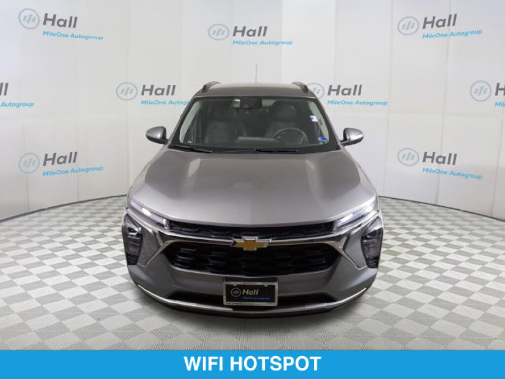 Used 2025 Chevrolet Trax LT SUV