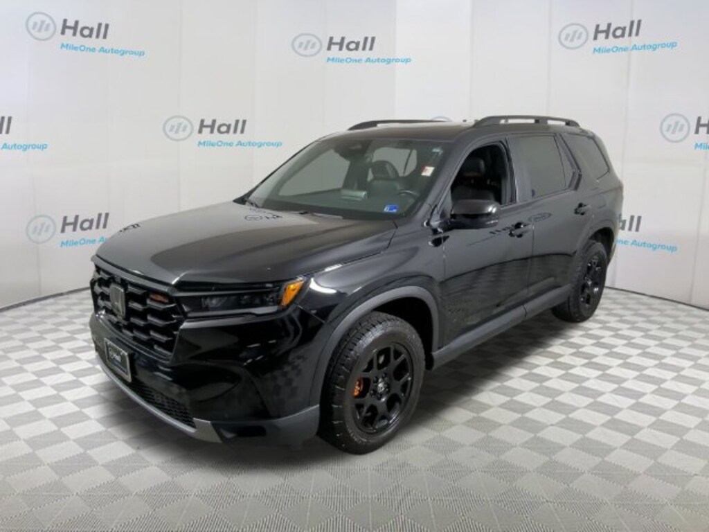 Used 2025 Honda Pilot TrailSport SUV