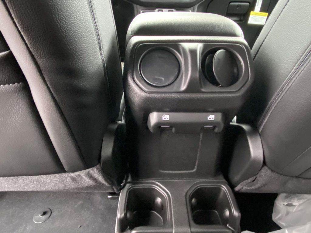 2026 Jeep Wrangler 4-Door Willys - Photo 11