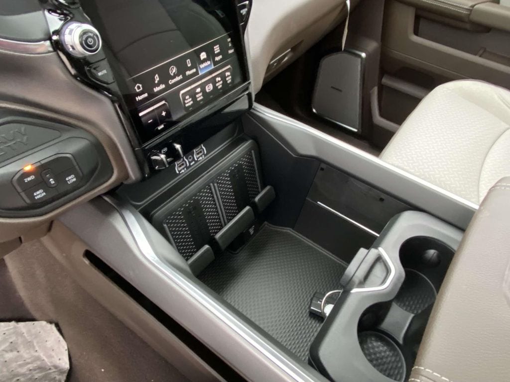 2026 RAM 3500 Laramie - Photo 19