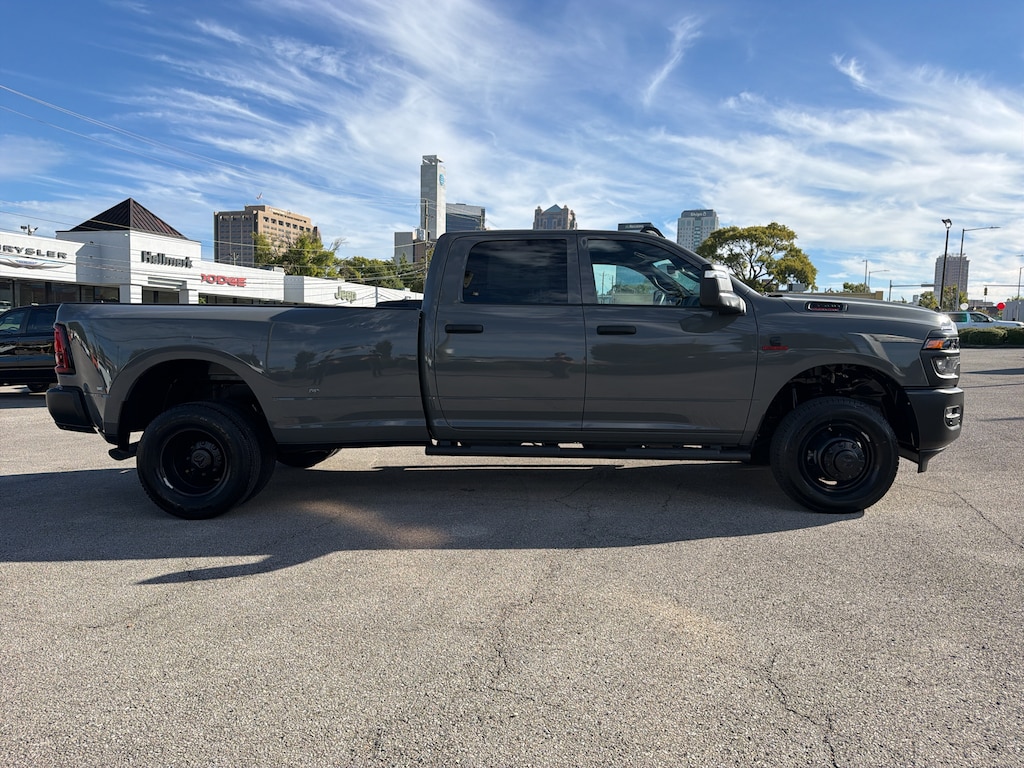 New 2027 Ram 3500 TRADESMAN CREW CAB 4X4 8' BOX Pickup