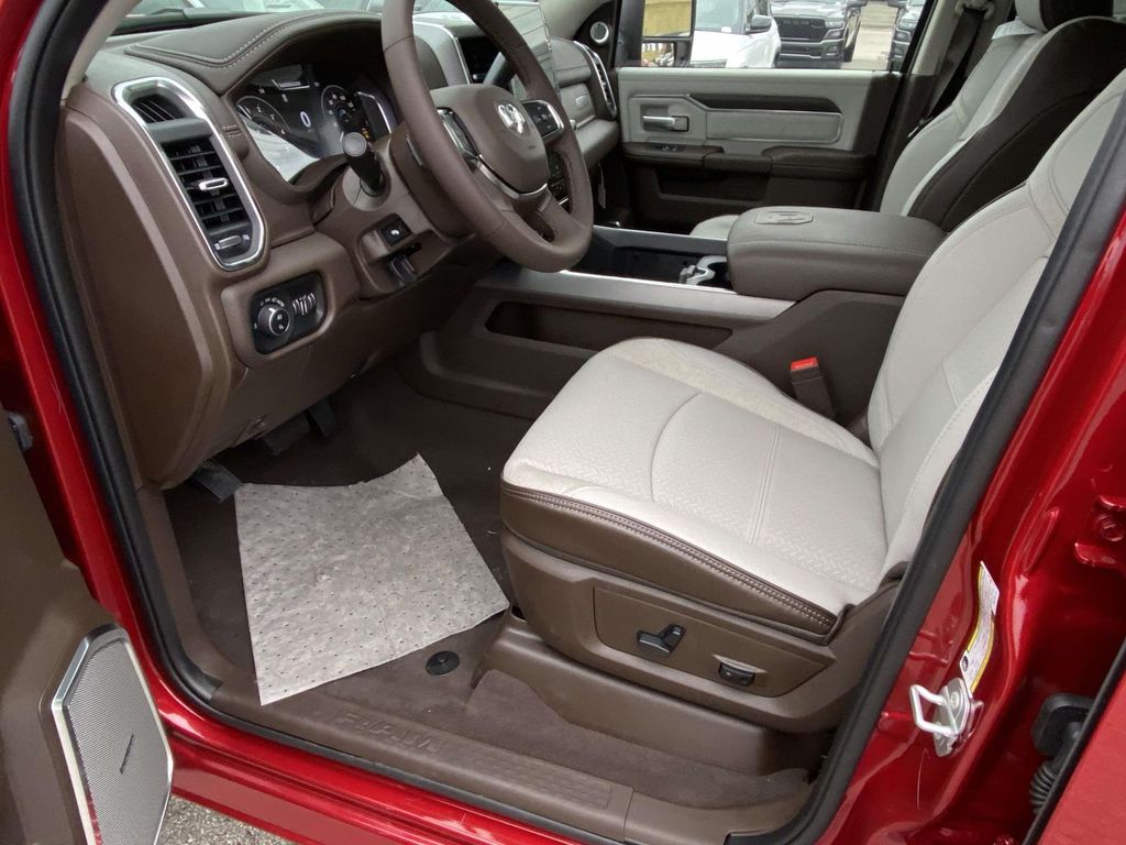 2026 RAM 3500 Laramie - Photo 12