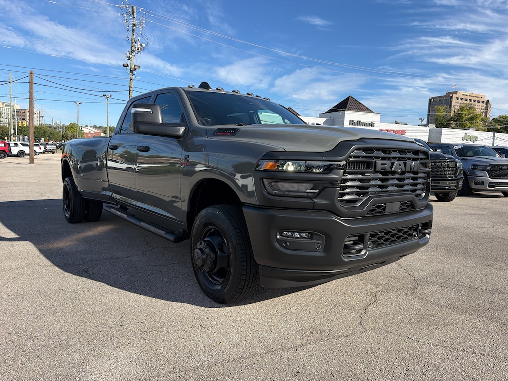 New 2027 Ram 3500 TRADESMAN CREW CAB 4X4 8' BOX Pickup