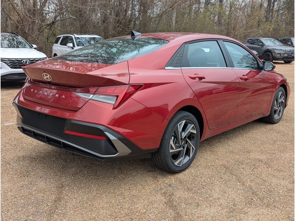 New 2025 Hyundai Elantra SEL Convenience Sedan