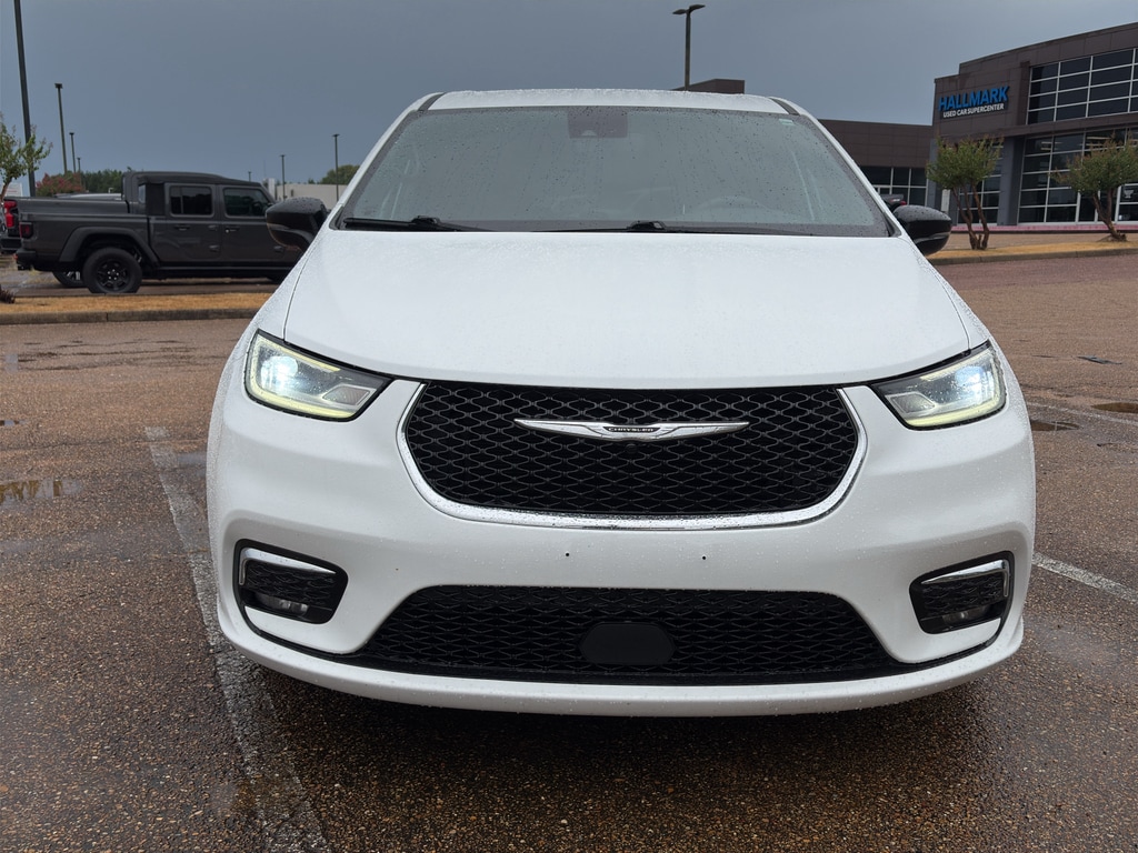 Used 2024 Chrysler Pacifica Touring Passenger Van