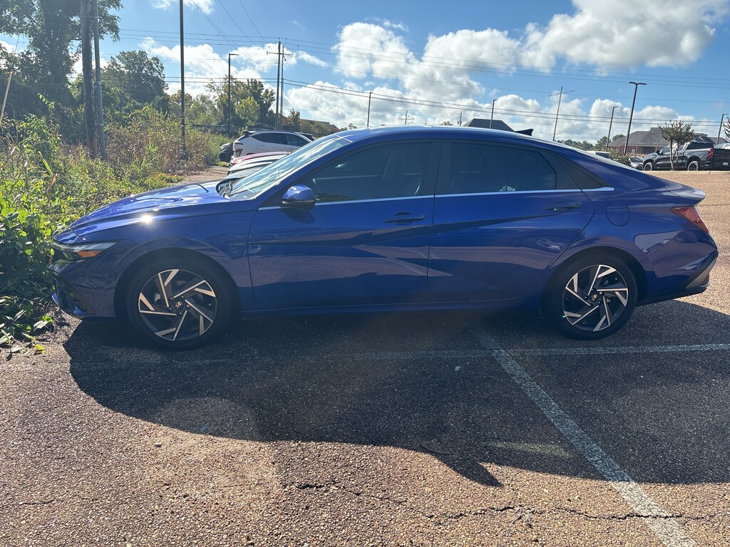 Used 2025 Hyundai Elantra Hybrid Limited Sedan