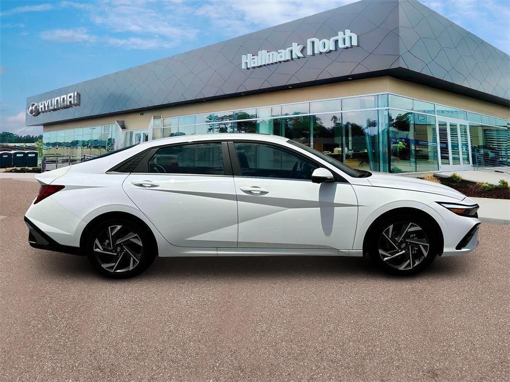 2025 Hyundai Elantra Limited - Photo 9
