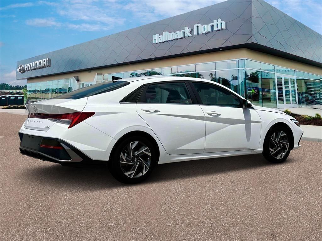 2025 Hyundai Elantra Limited - Photo 8