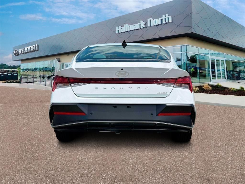 2025 Hyundai Elantra Limited - Photo 6