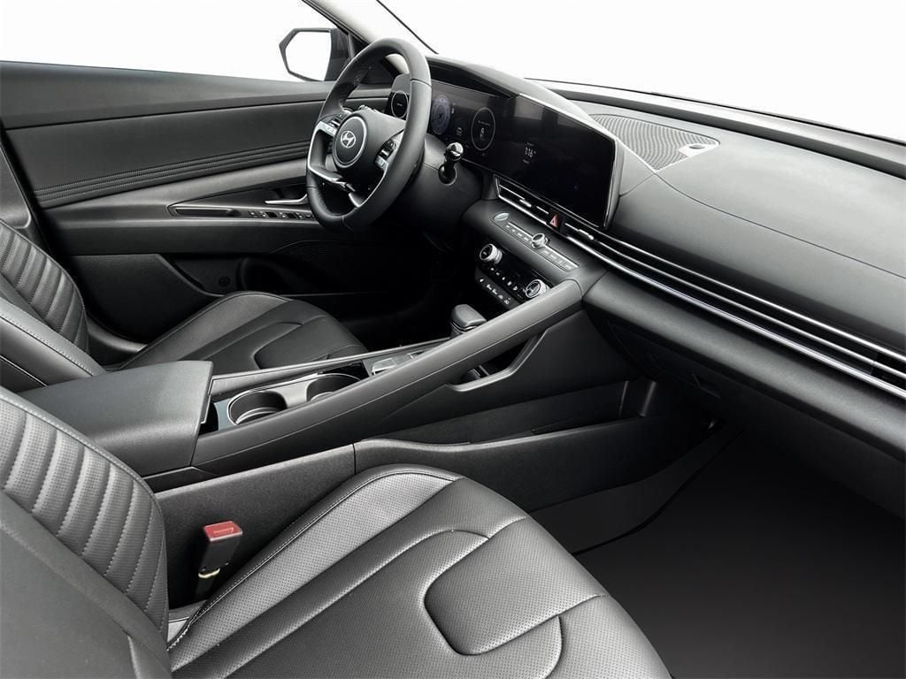 2025 Hyundai Elantra Limited - Photo 15