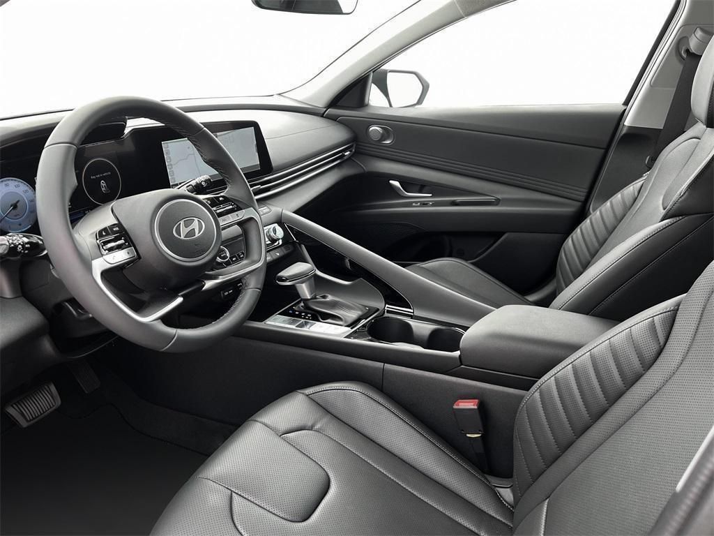 2025 Hyundai Elantra Limited - Photo 14