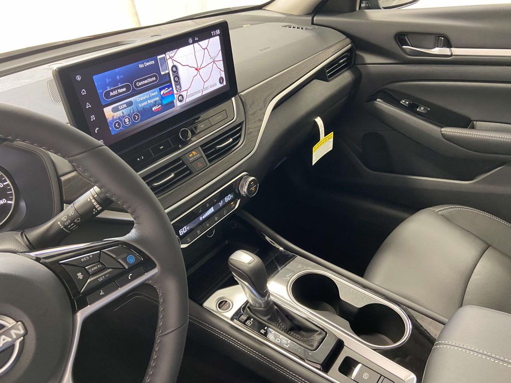 2025 Nissan Altima SL - Photo 16