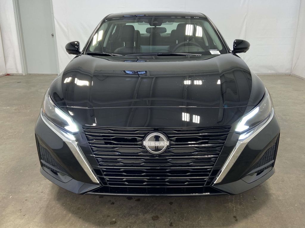 2025 Nissan Altima SL - Photo 5