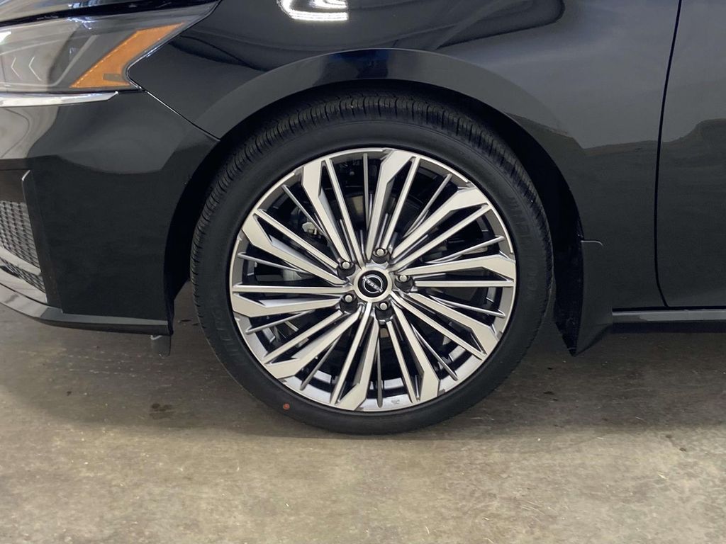 2025 Nissan Altima SL - Photo 6