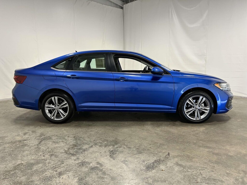 Used 2024 Volkswagen Jetta SE Sedan