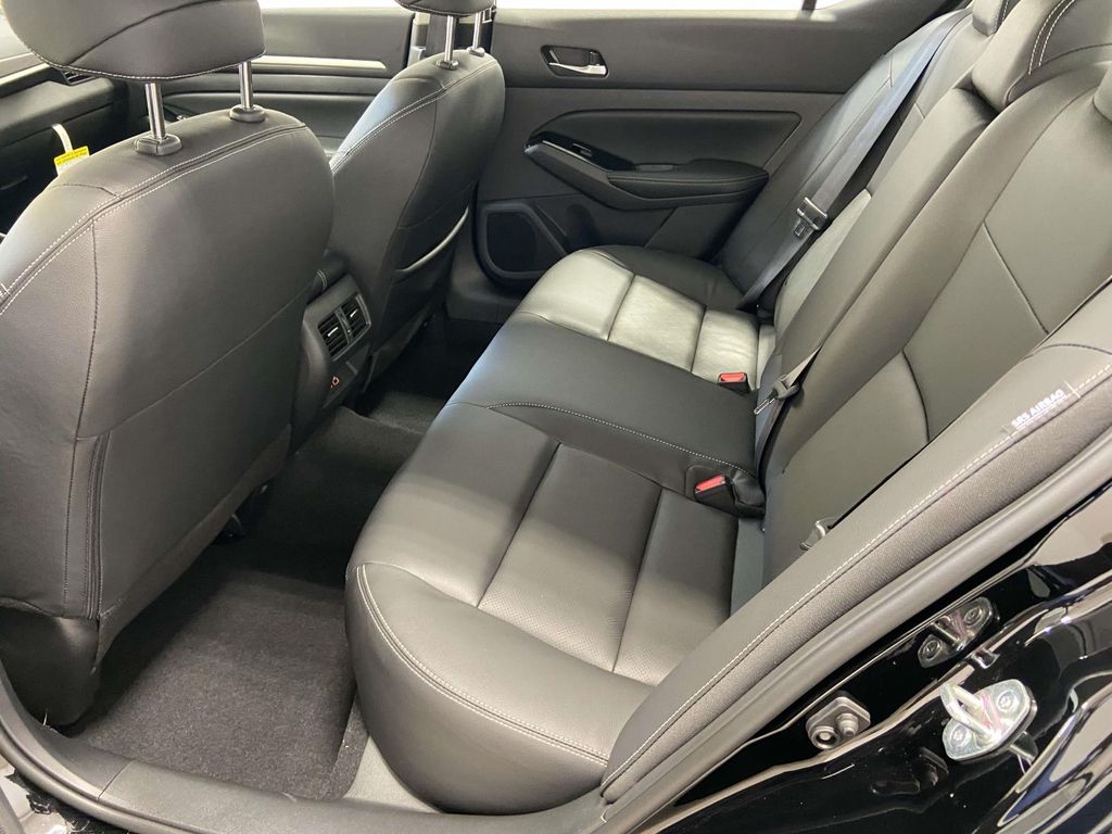 2025 Nissan Altima SL - Photo 10