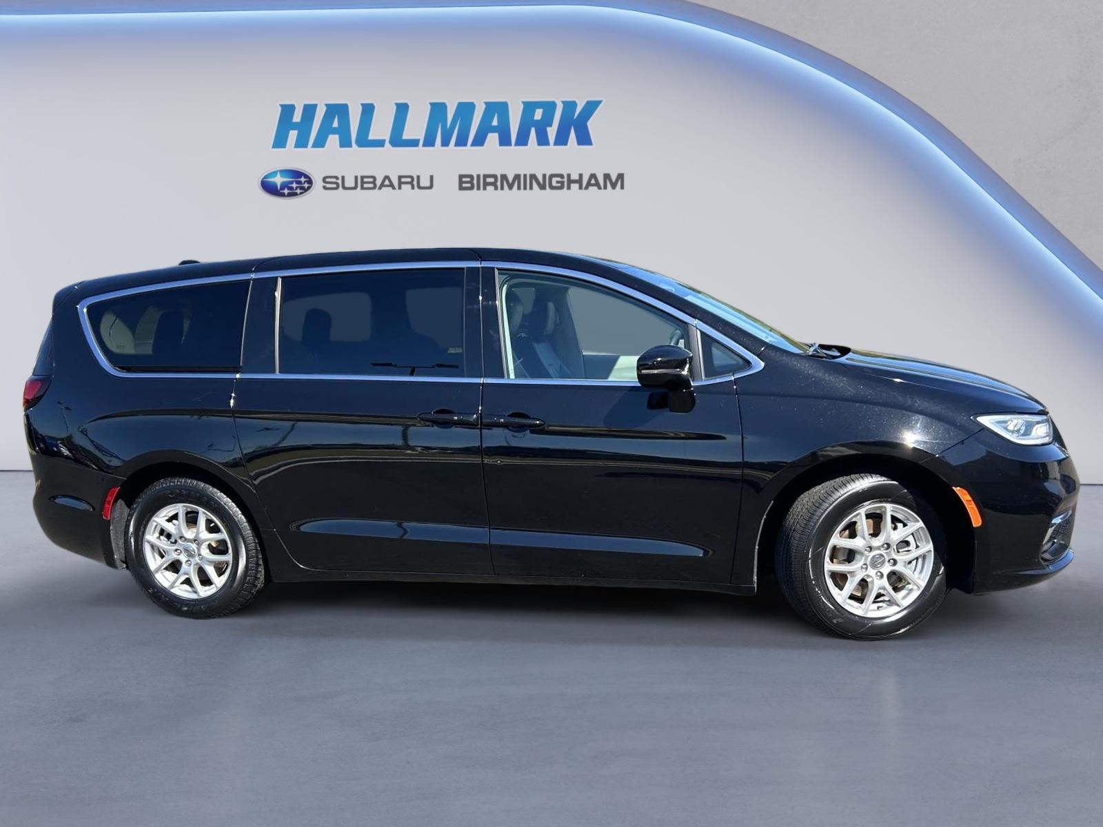 Used 2024 Chrysler Pacifica Touring L Passenger Van