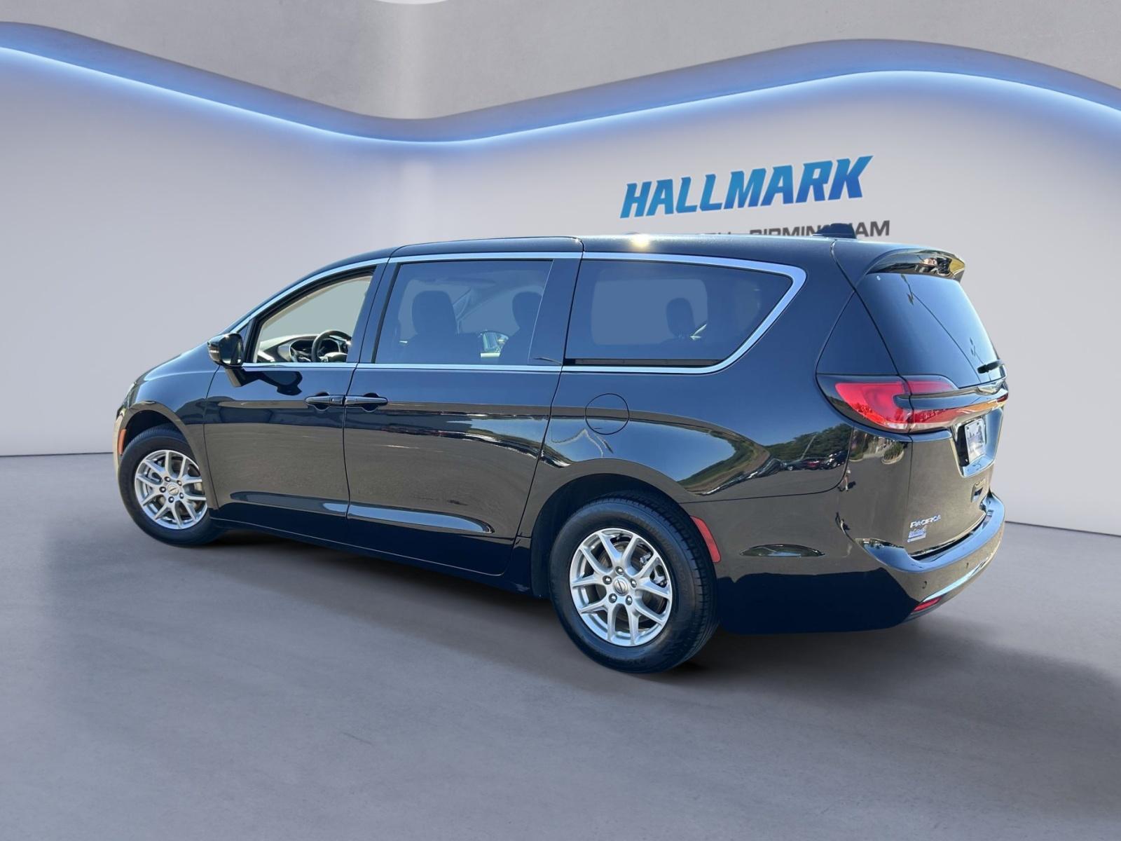 Used 2024 Chrysler Pacifica Touring L Passenger Van