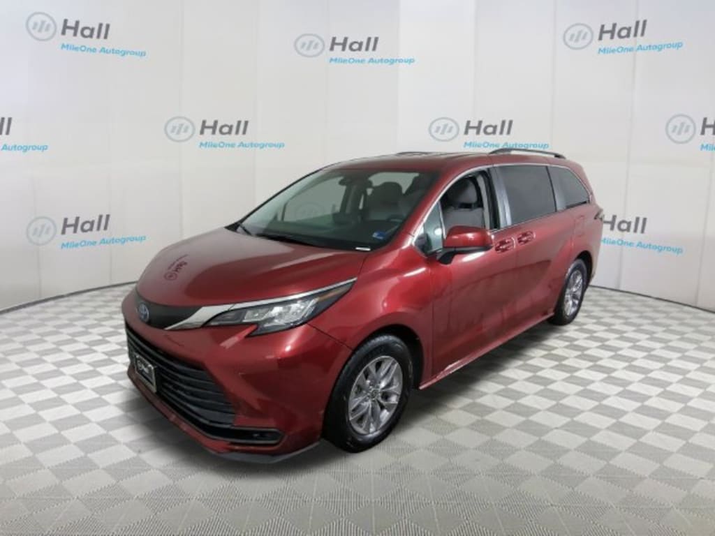 Used 2022 Toyota Sienna LE Van Passenger Van