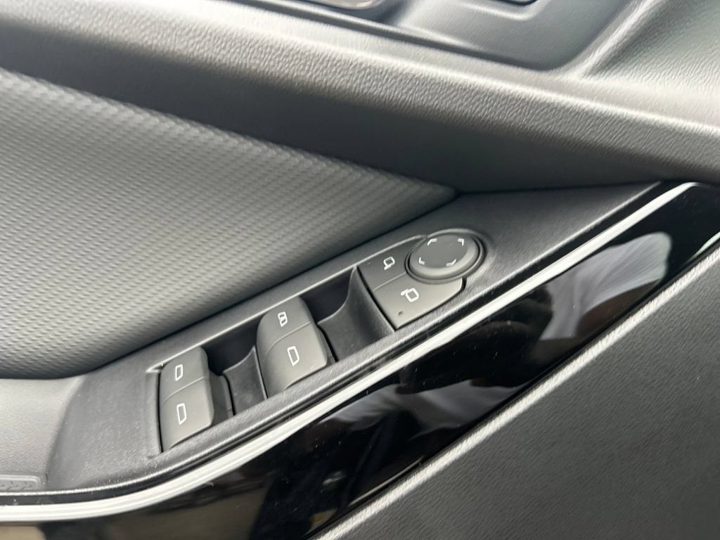 2027 Chevrolet Equinox LT - Photo 28