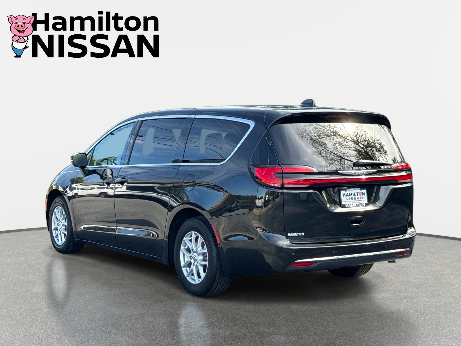 Used 2023 Chrysler Pacifica Touring L Van Passenger Van