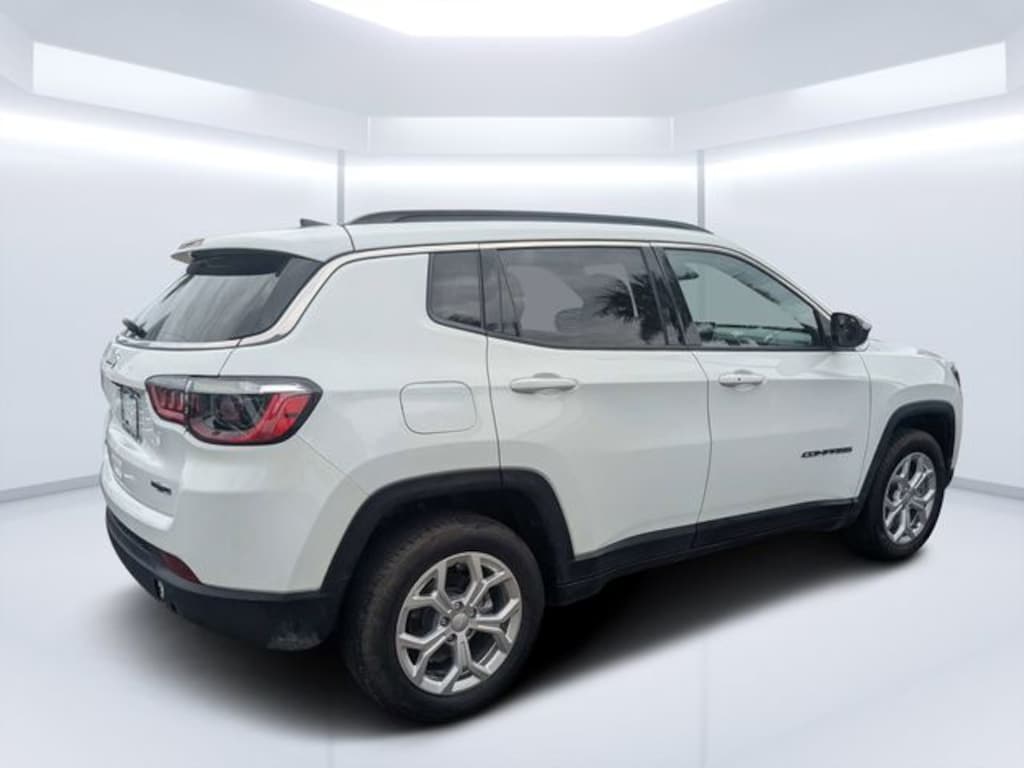 Used 2024 Jeep Compass Latitude SUV