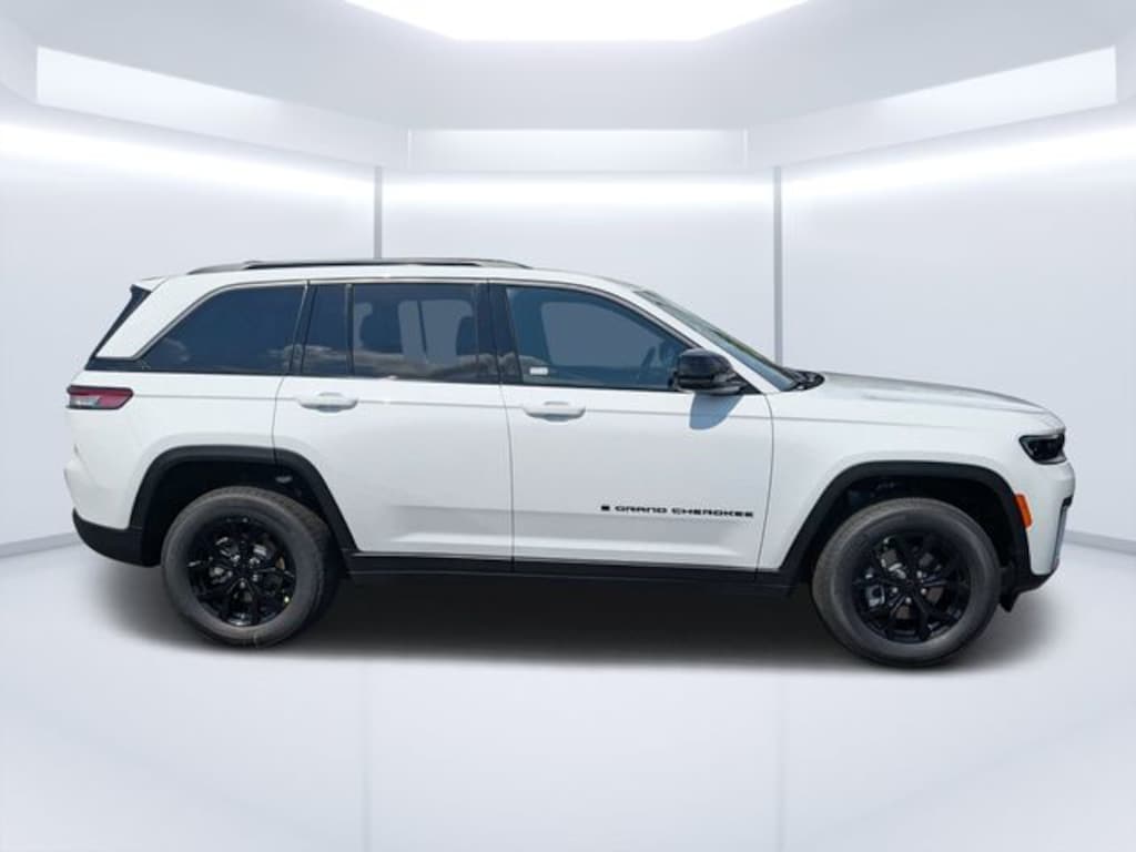 New 2026 Jeep Grand Cherokee LAREDO ALTITUDE 4X4 Sport Utility