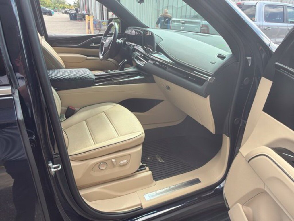 Used 2024 CADILLAC Escalade Premium Luxury SUV