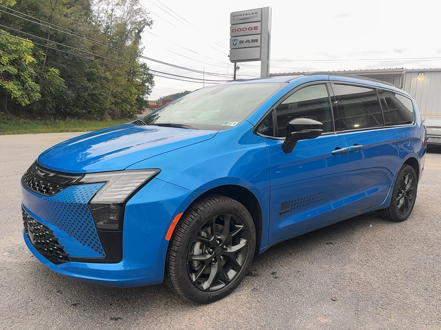 2027 Chrysler Pacifica Select