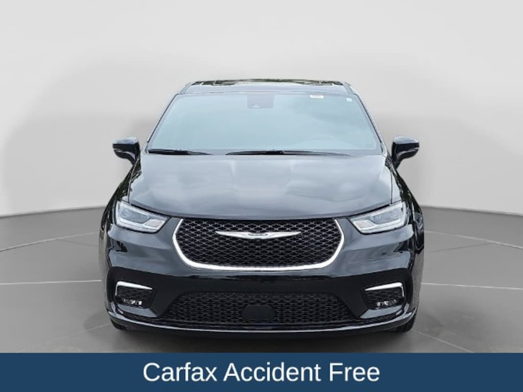 Used 2026 Chrysler Pacifica Limited Minivan/Van