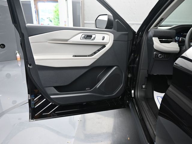 2025 Ford Explorer Active - Photo 12