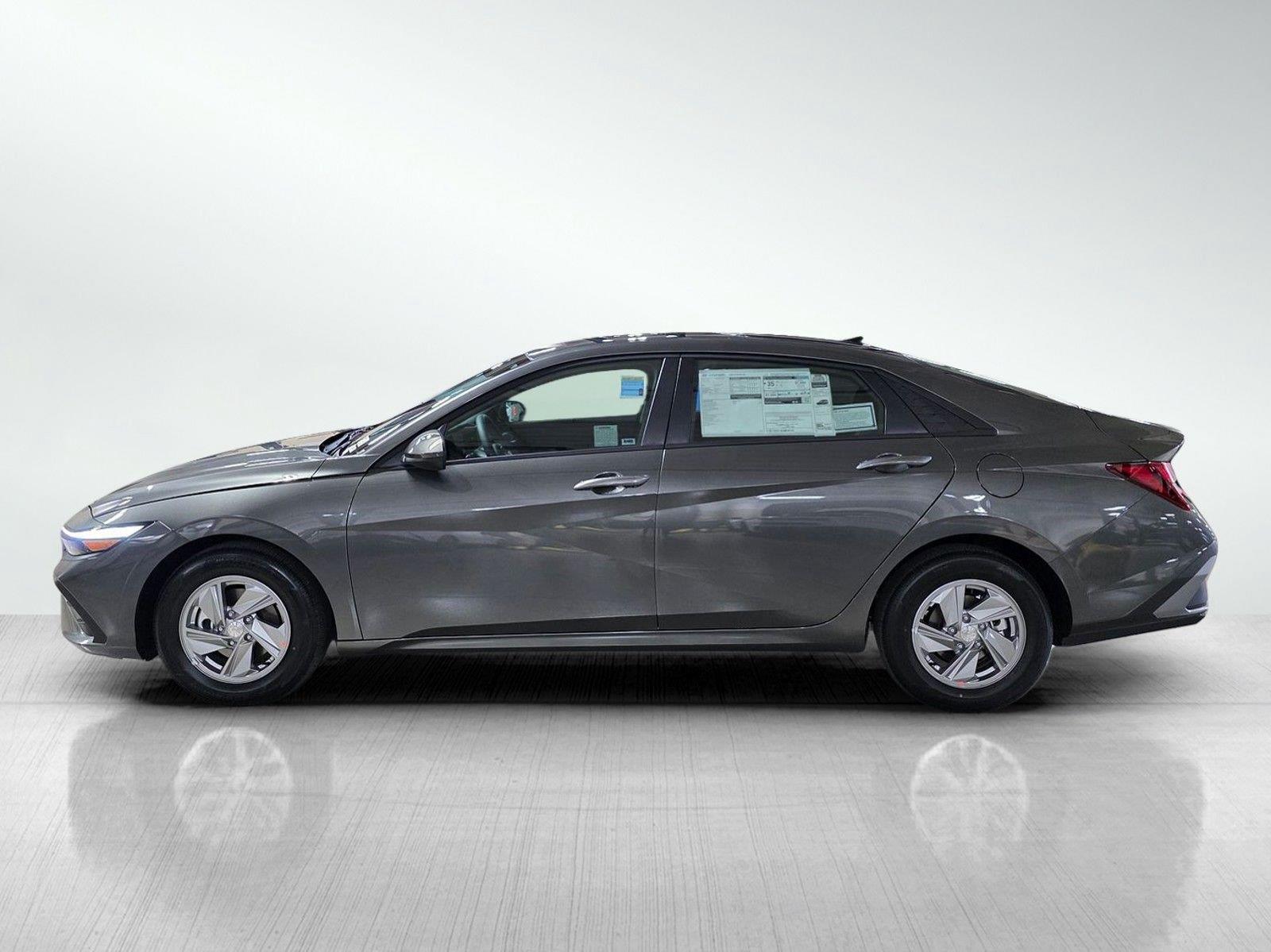 New 2026 Hyundai Elantra SE Sedan