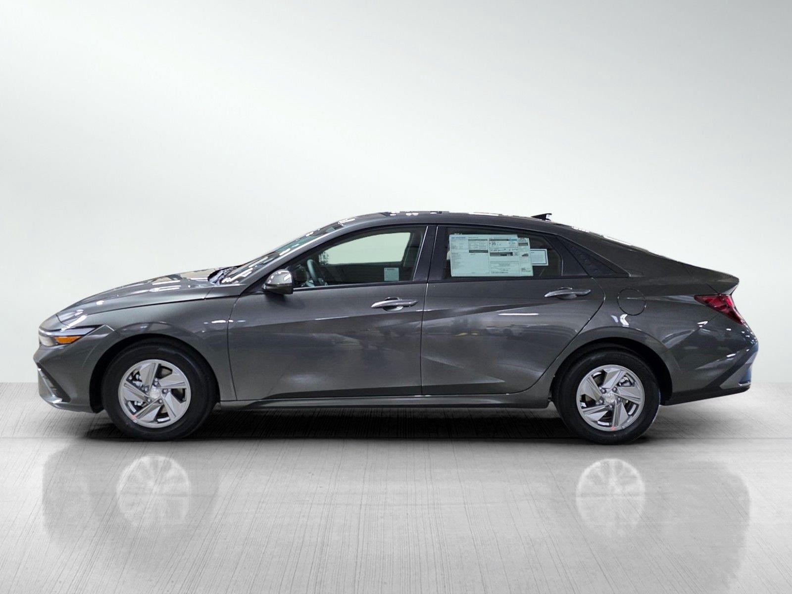 New 2026 Hyundai Elantra SE Sedan