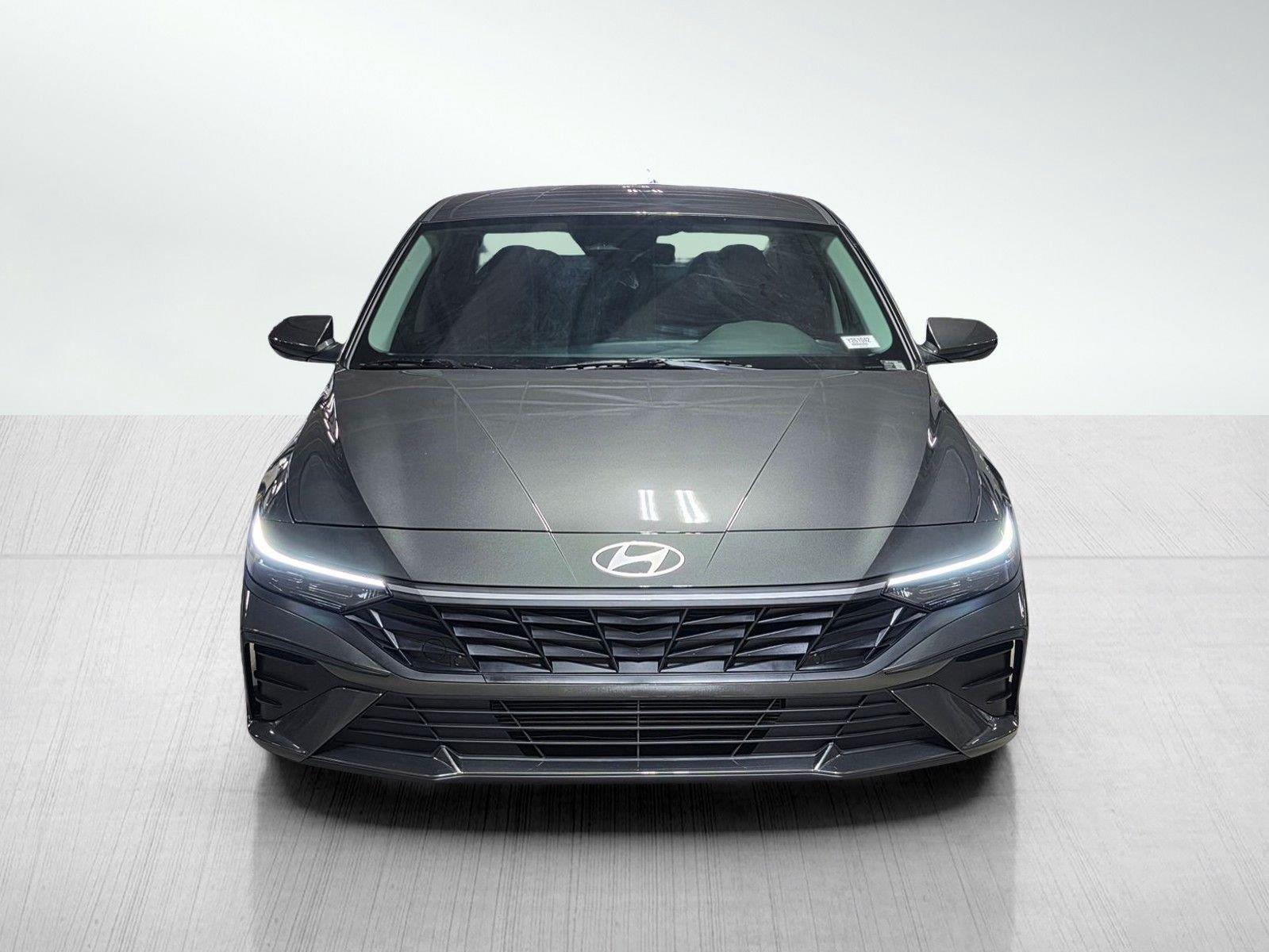 New 2026 Hyundai Elantra SE Sedan